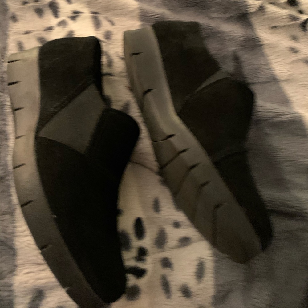 Women’s Clark’s black suede shoes size 7